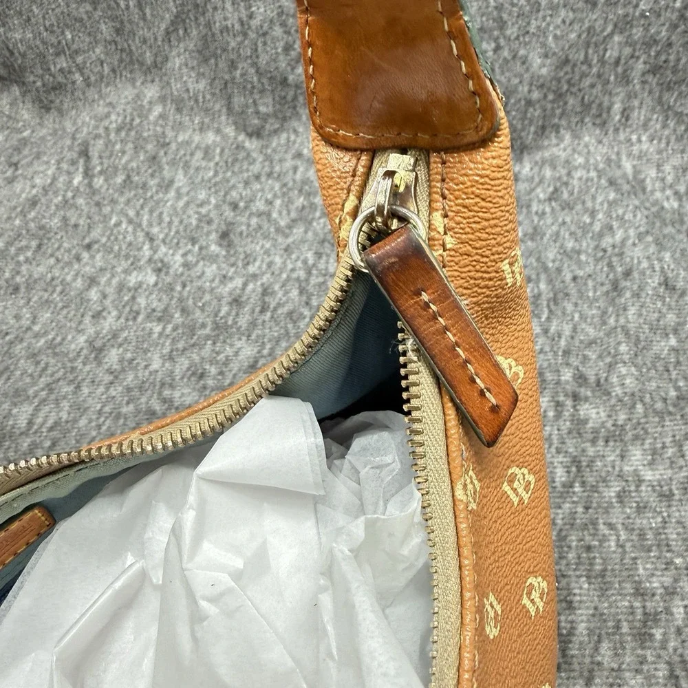 Dooney & Bourke up sale